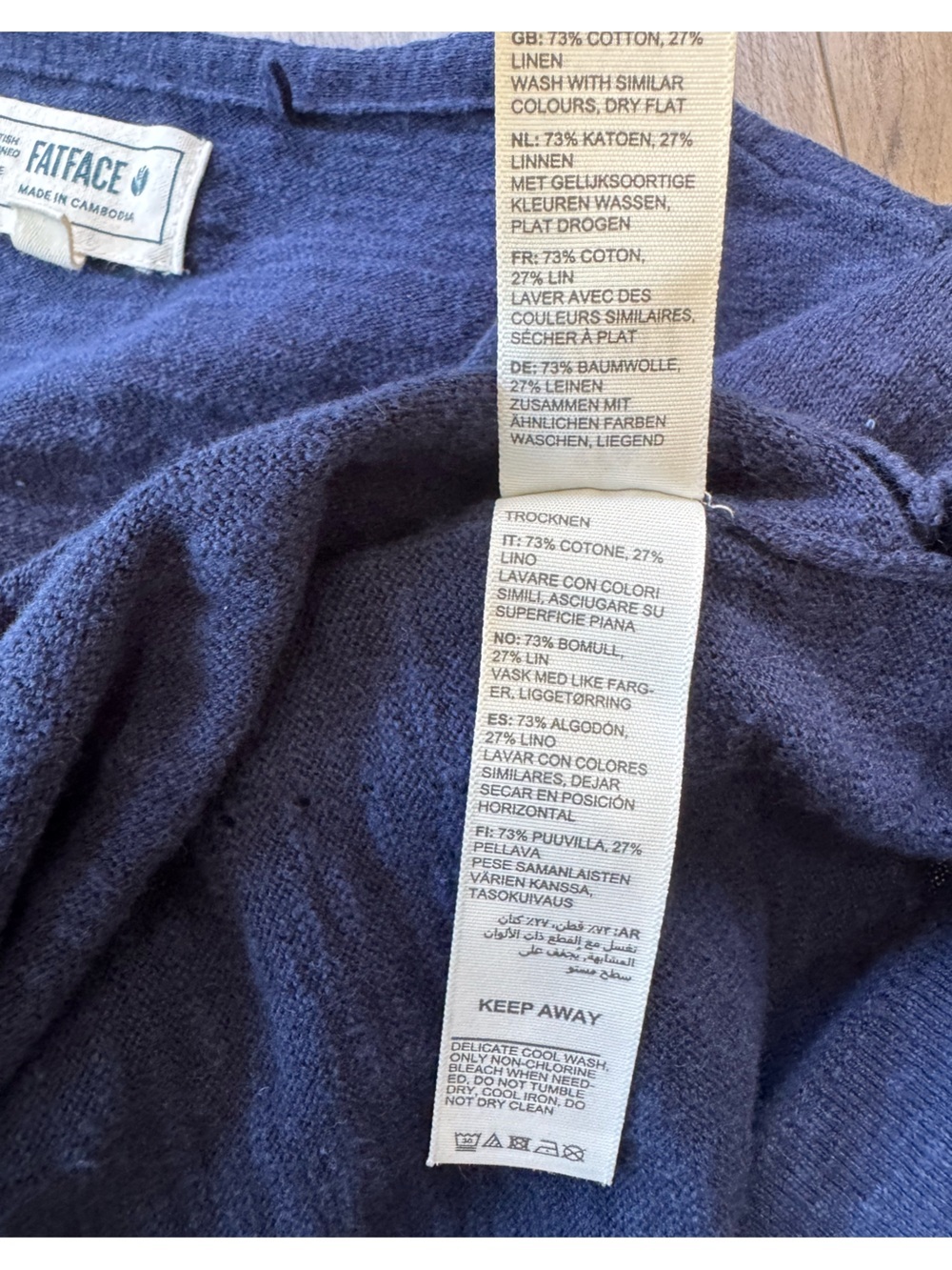 FatFace navy blue short-sleeve V-neck knit sweater Size 2 lightweight - Picture 8 of 11